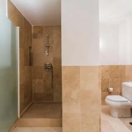 Wide And Bright- 3bd 2bth- Arenal Apartment *