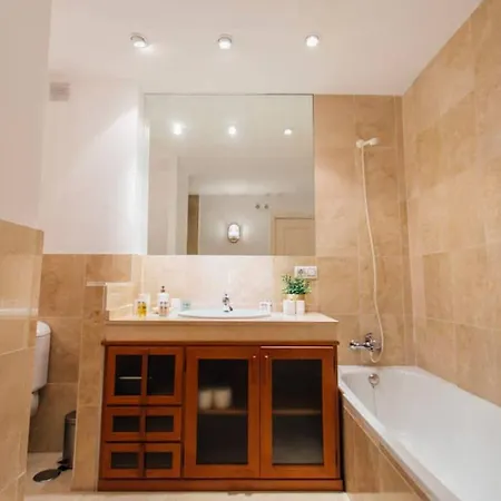 Apartment Wide And Bright- 3bd 2bth- Arenal