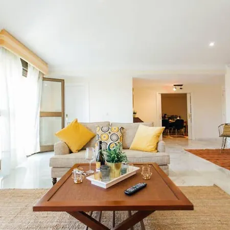 Apartment Wide And Bright- 3bd 2bth- Arenal Seville