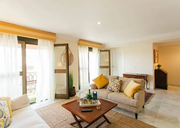 Spacious 3br Fantastic Balcony Location דירה