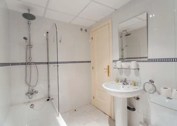 Spacious 3br Fantastic Balcony Location