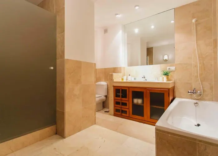 Spacious 3br Fantastic Balcony Location