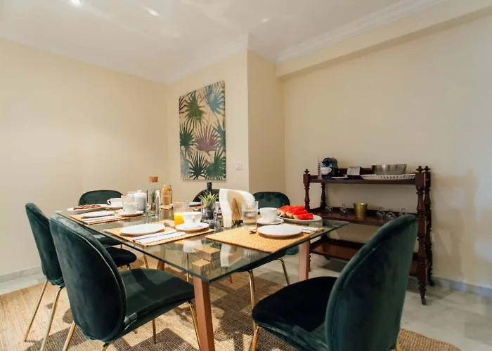 Spacious 3br Fantastic Balcony Location דירה