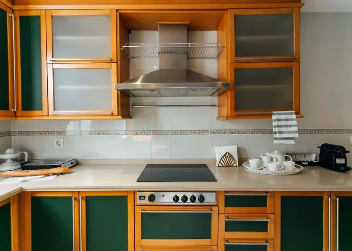 Spacious 3br Fantastic Balcony Location דירה סביליה